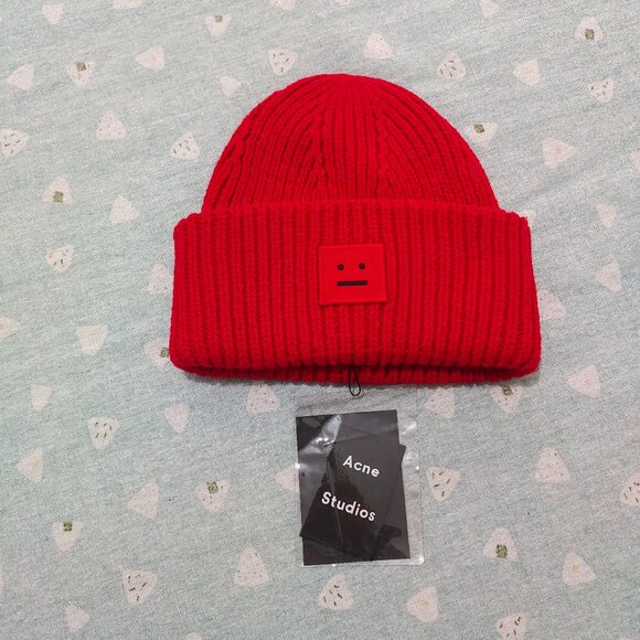 Acne Studios Red Knitted Hat With Embroidered Smiley Logo Patch - Picture 1 of 8